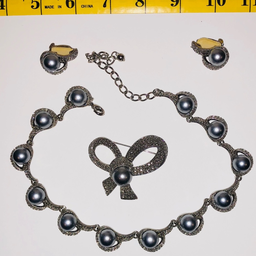 Vintage style grey pearl necklace set
